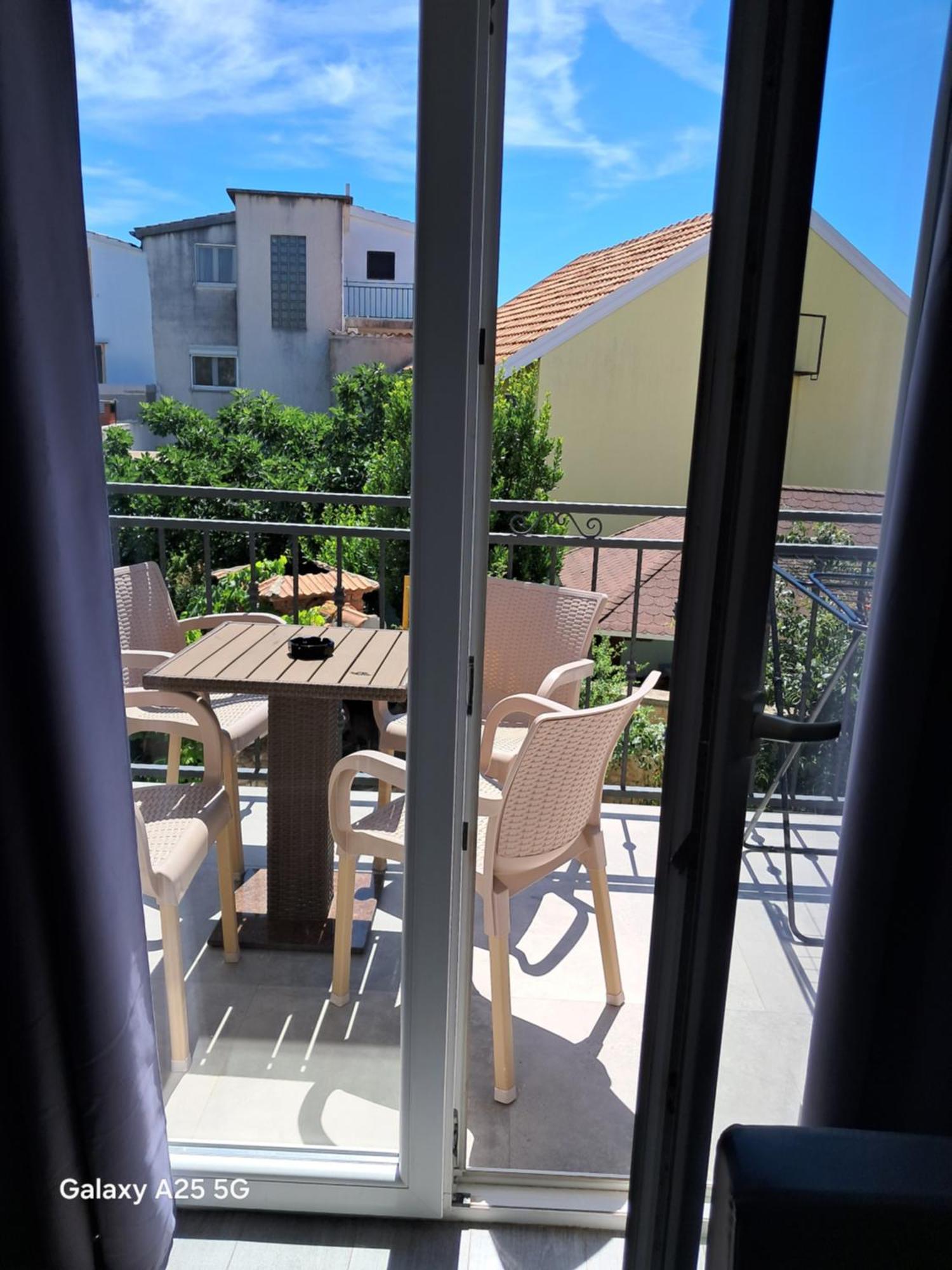 Apartments Tonci Трибунь Екстер'єр фото