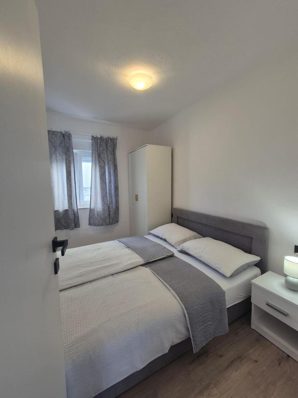 Apartments Tonci Трибунь Екстер'єр фото